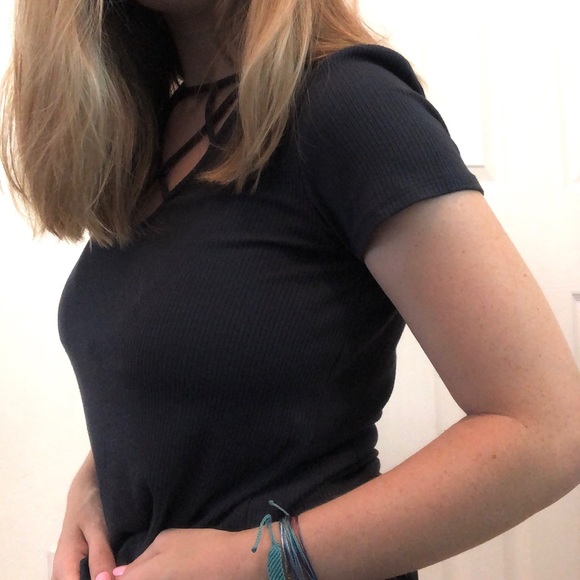 American Eagle Soft and Sexy Strappy V-Neck Shirt - Picture 3 of 5